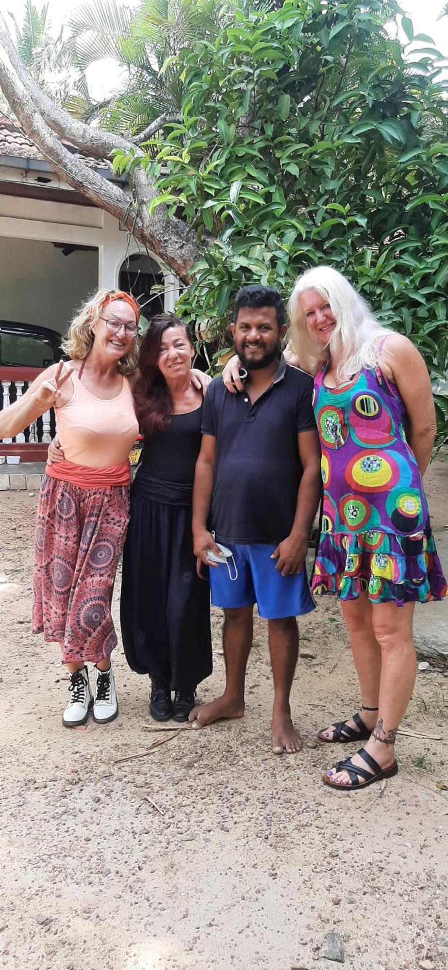 Minara Guest House Mirissa Bagian luar foto